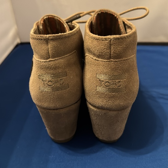 Tom’s boots women’s size 8 - Picture 2 of 5